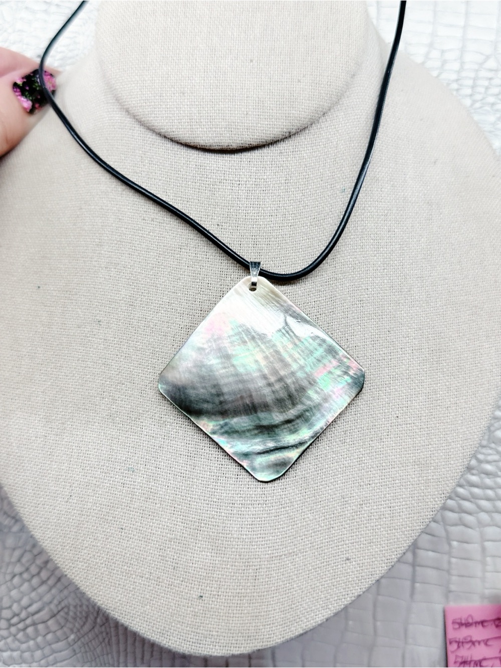 549mc. Gray Shell Necklace Choker
